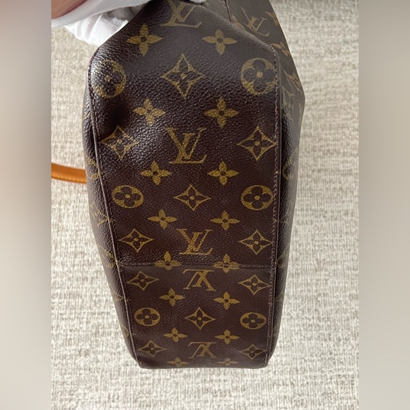 LIVE: Louis Vuitton Monogram Looping Tote. Item described on live extensively. - Picture 8 of 11